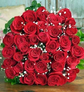 9. В самом конце не такой уж и роскошный подарок, зато приятный и самое главное постоянный. Спортсмен 60-х годов Джо Ди Маджио оказался преданным поклонником, изо дня в день влюбленный носил красные розы в подарок Мэрилин Монро, даже когда они расстались, даже после смерти на ее могиле каждый день появлялись свежие красные розы. Вот это преданность, о такой мечтает, наверное, каждая девушка, ну и кто сказал, что не существует вечной любви?