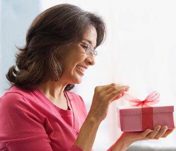 идеи подарков для женщин от 50 лет