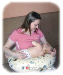 что подарить новорожденной девочке-подушка для кормления