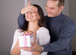 значение подарков от мужчины
