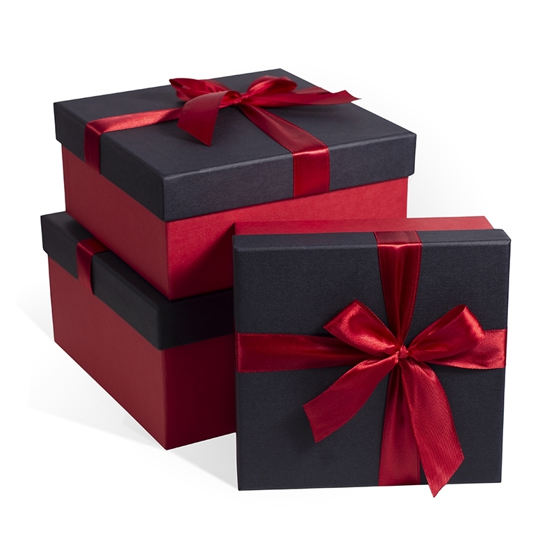 Подарок черного цвета. Подарочная коробка. Коробки для подарков. Подарочная коробка с бантиком. Черные подарочные коробки.