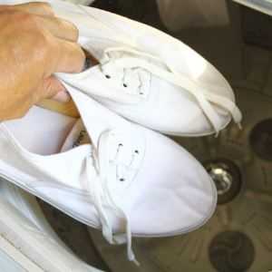 Как почистить белые кроссовки из ткани без стирки